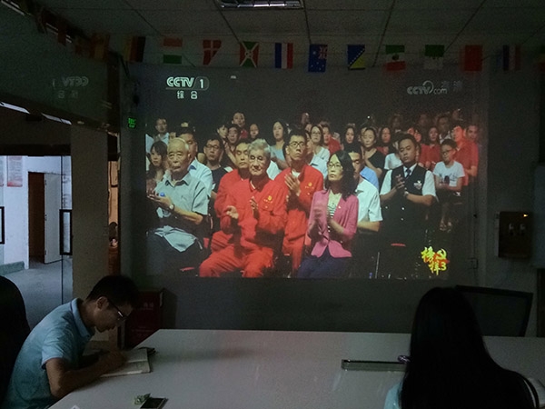 德潤(rùn)賽爾黨支部組織觀看榜樣3