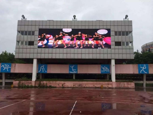 雷暴高發區戶外LED顯示屏注意事項